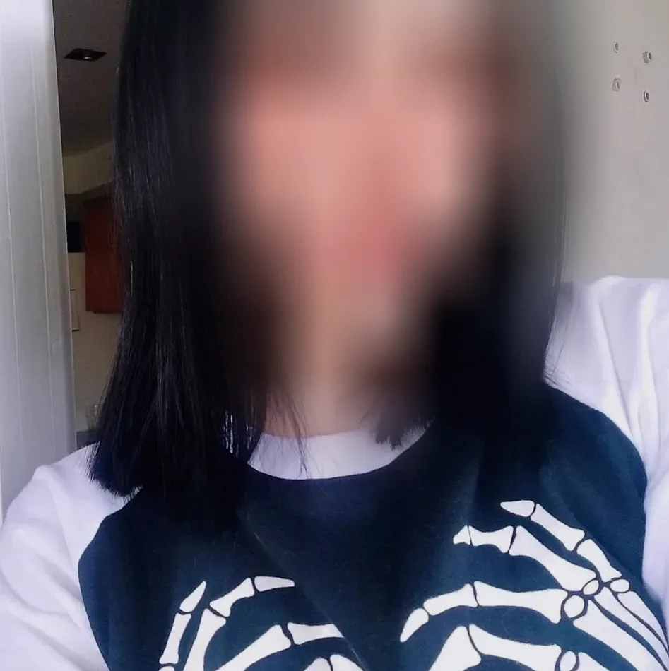 Büsra, 20