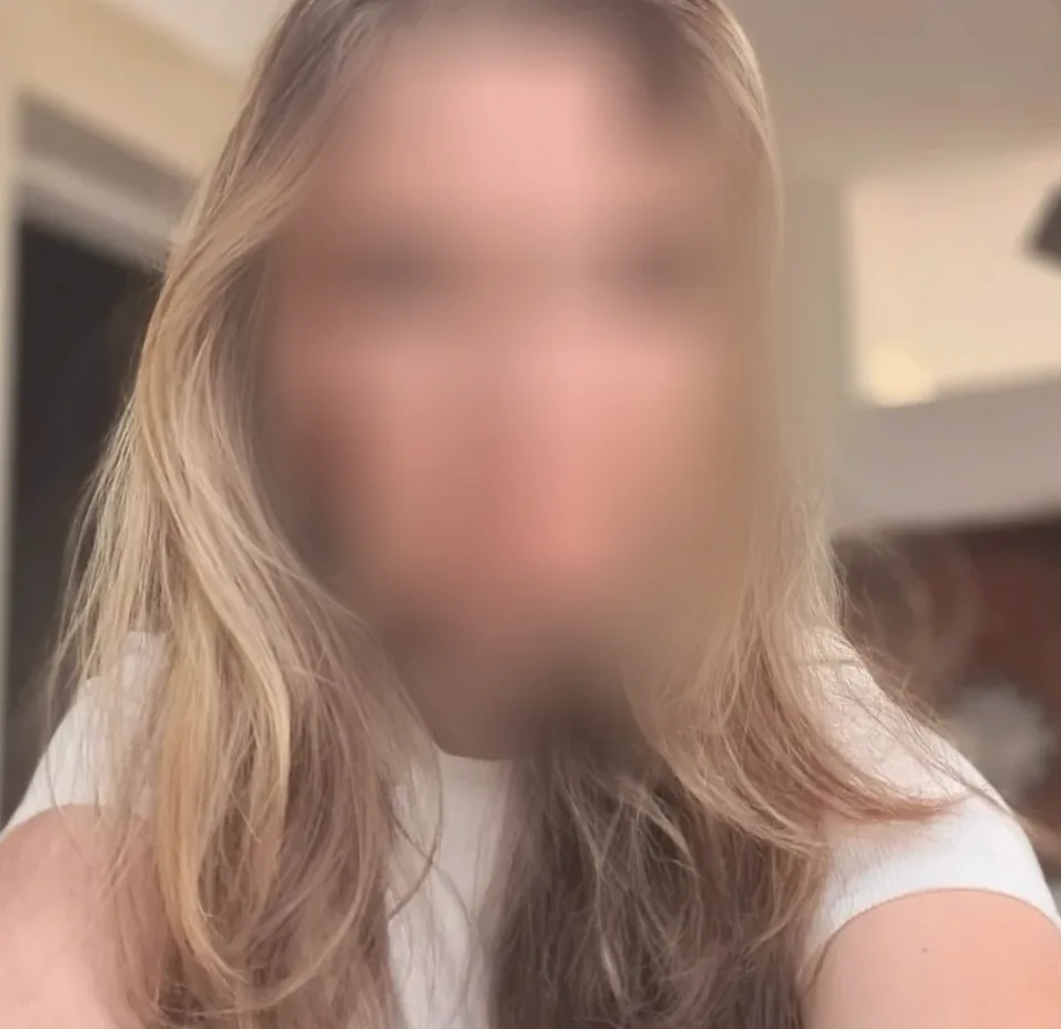 Chiara, 22