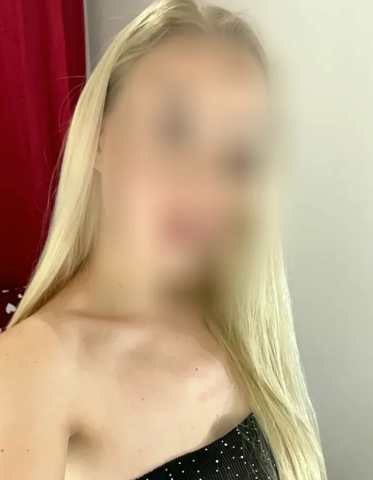 Nicole, 34