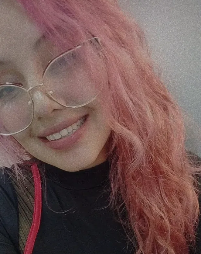 Özlem, 27
