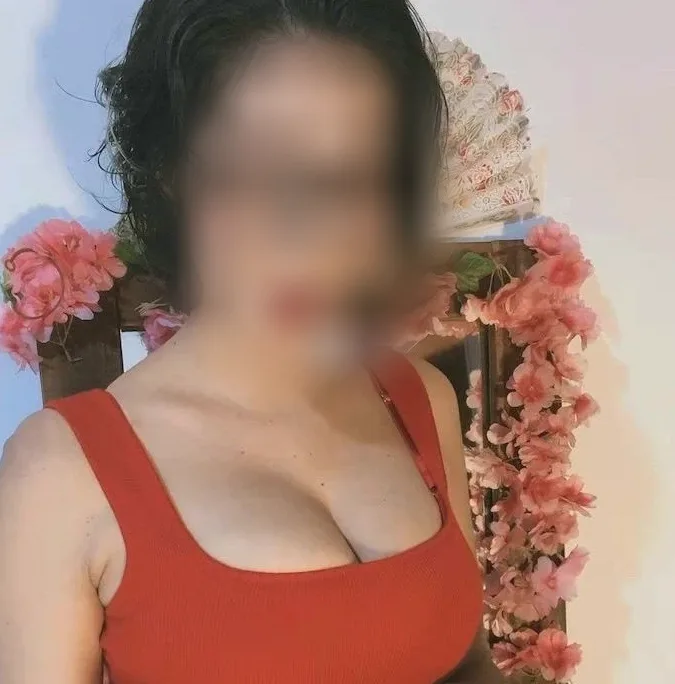 Sarah, 38